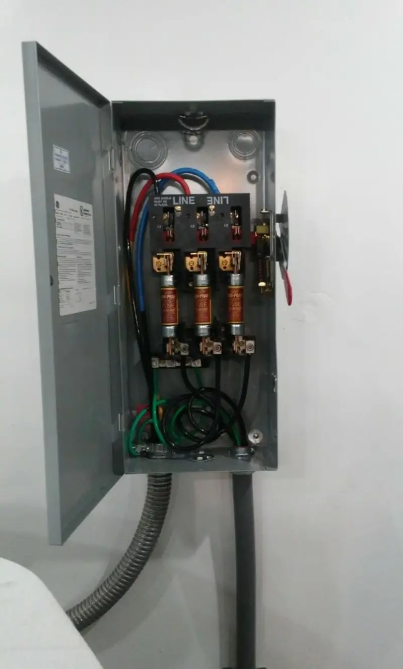 Three-phase disconnect switch installed for Smoke Detector Installation in Warrenton